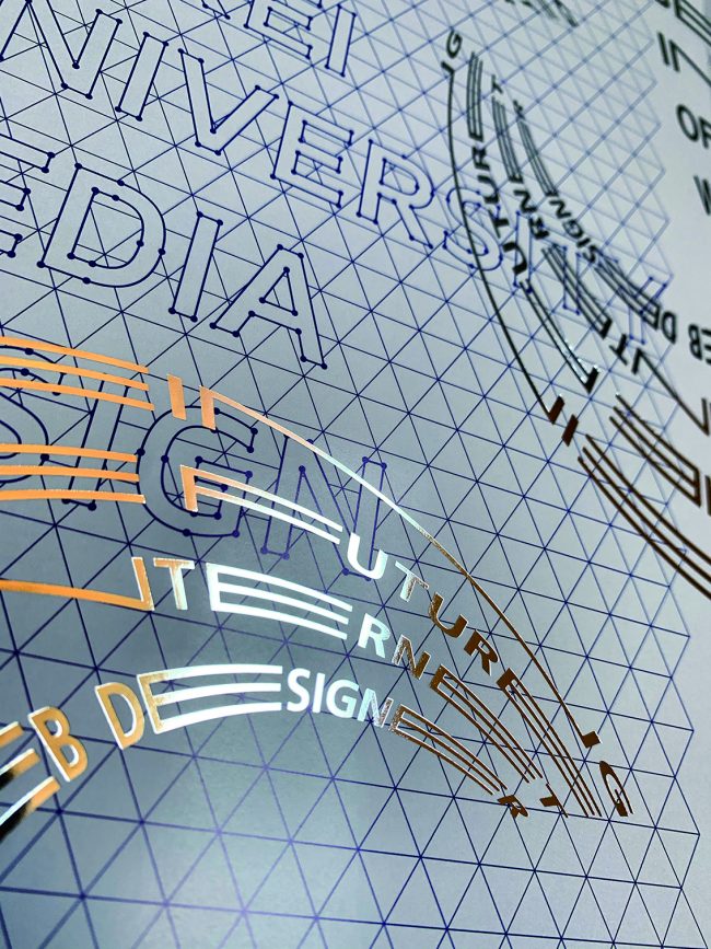 東京造形大学メディアデザイン専攻領域パンフレット（箔乱れ押し）